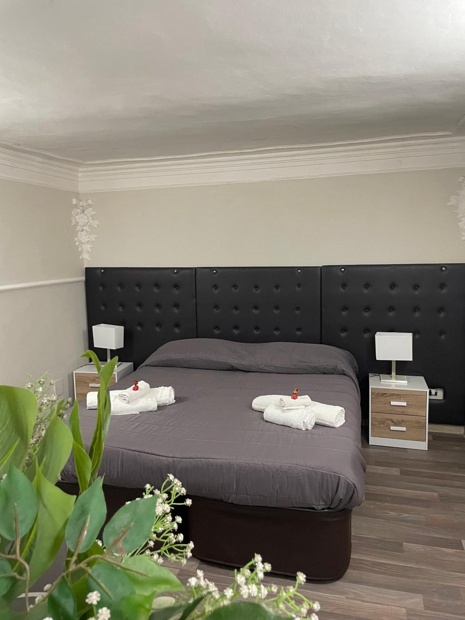 Storico17 Bed & Breakfast คาตาเนีย ภายนอก รูปภาพ